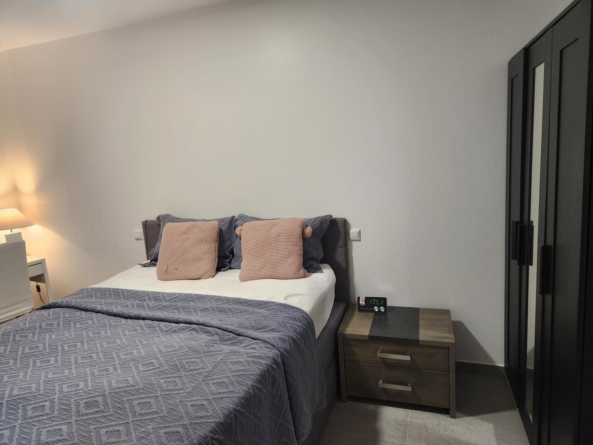 Nike Pallas 2 Beds Apartment